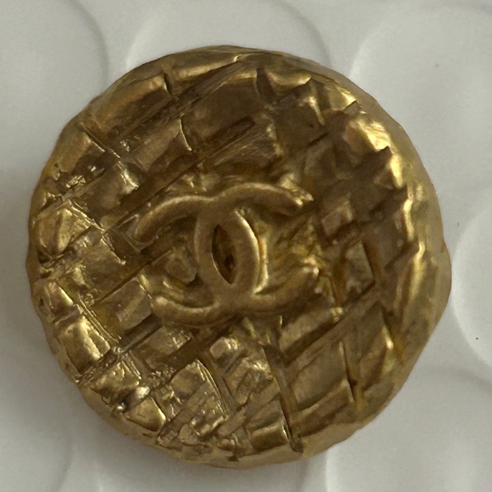 Vintage CHANEL Textured / quilted Gold buttons. Set of 2 - Picture 2 of 4